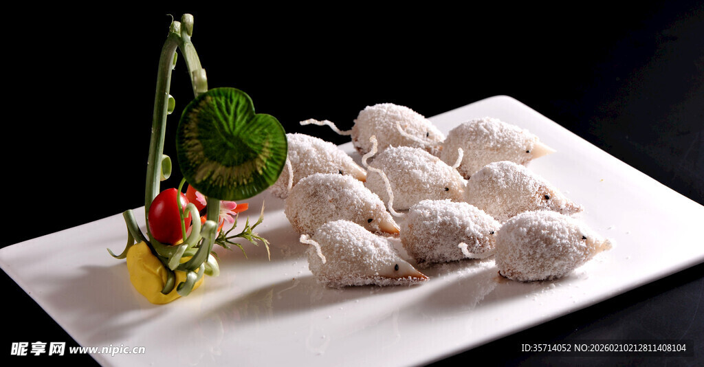 精致摆盘的特色糯米丸子