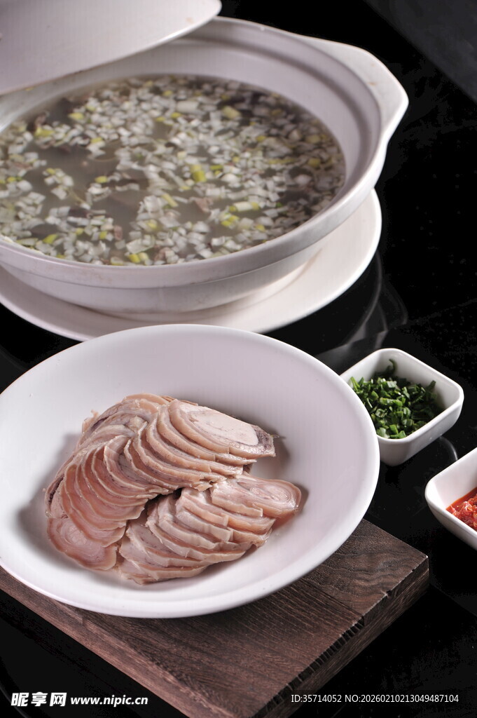 滋补羊宝汤食材准备中