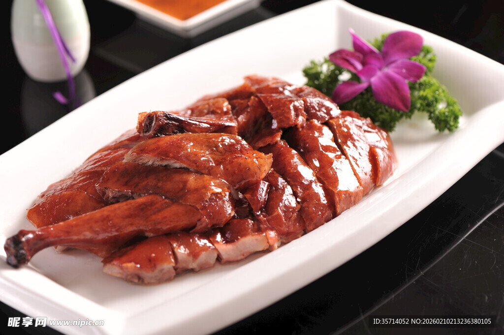 美味烤鸭摆盘精致