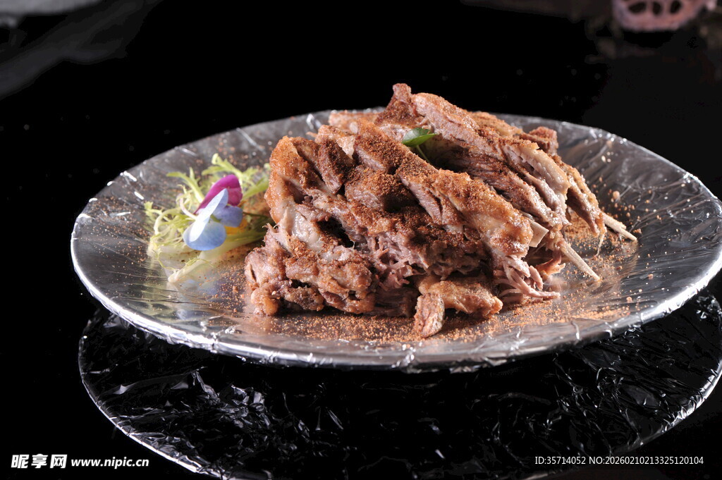 美味手撕羊肉装盘上桌