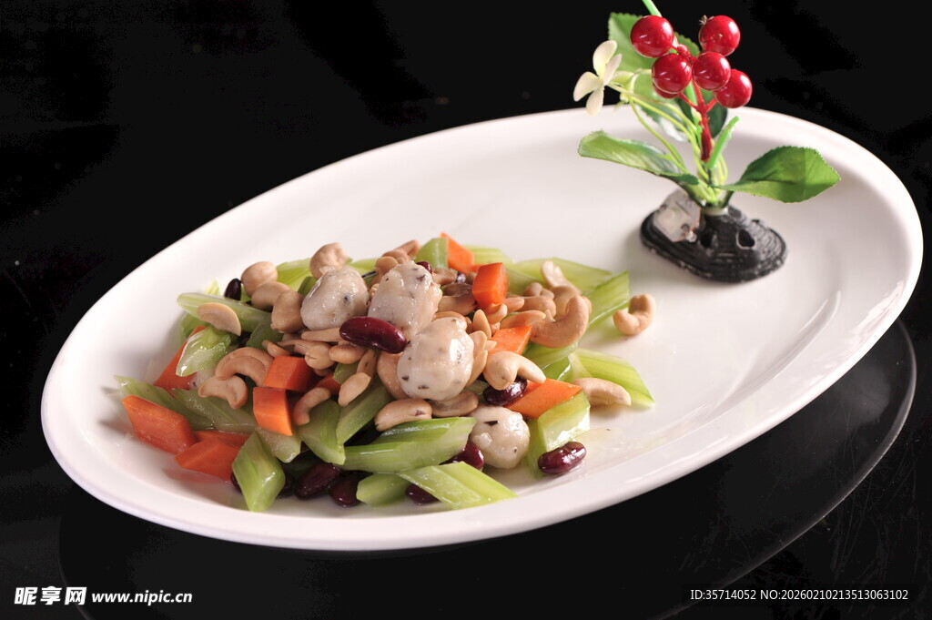 五彩西芹炒腰果