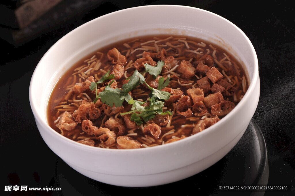 美味肉酱面诱人好滋味