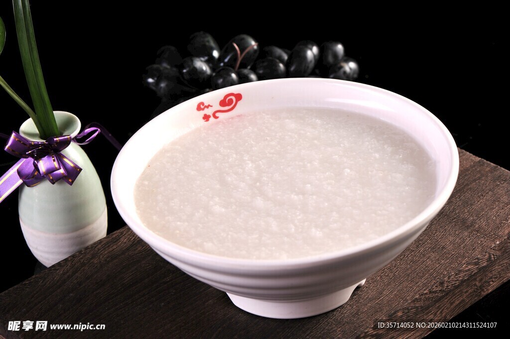 一碗热气腾腾的白米粥