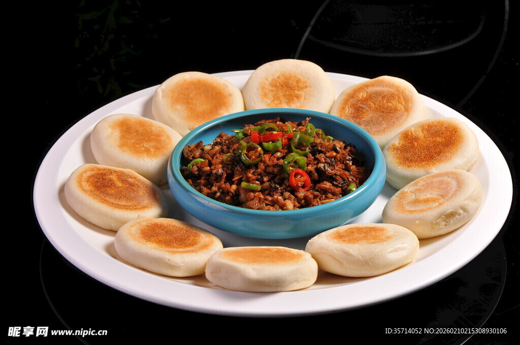 窝窝头配肉酱美味组合