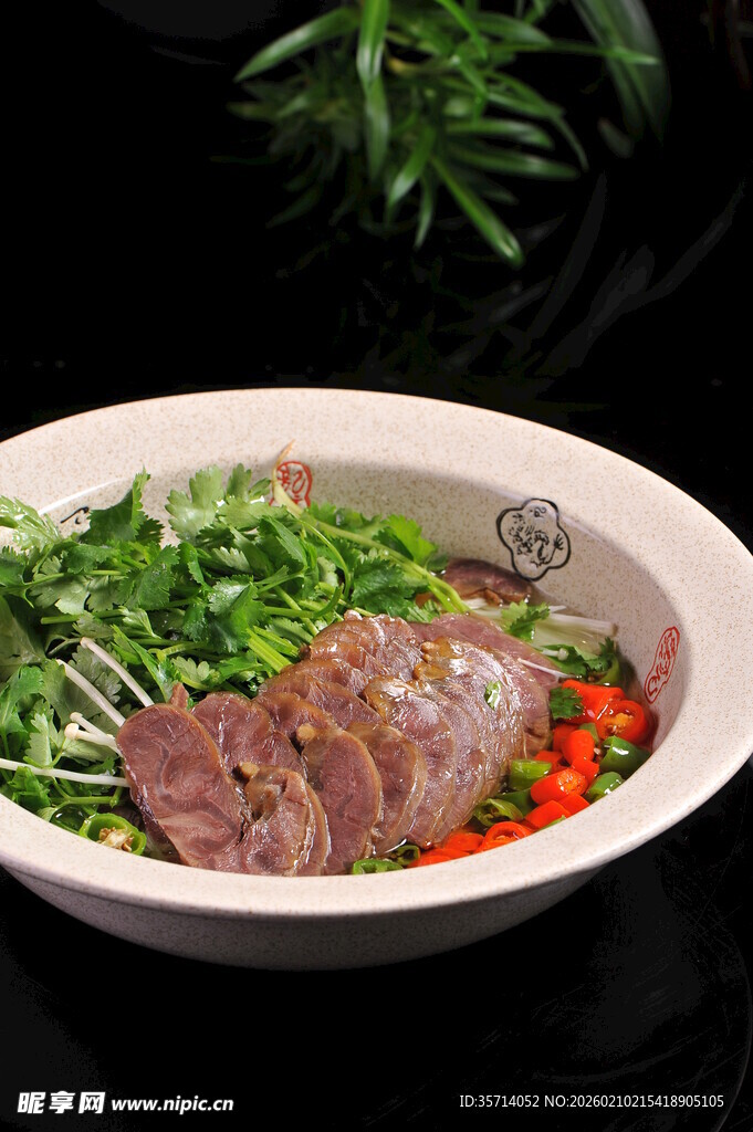 凉拌牛肉配青菜