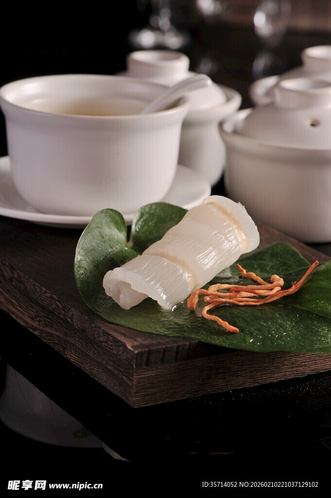 虫草花炖花胶筒