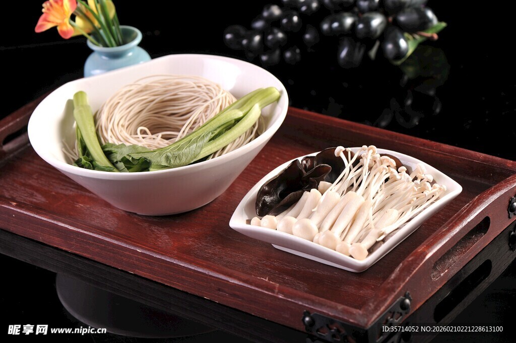 美味菌菇面拼盘