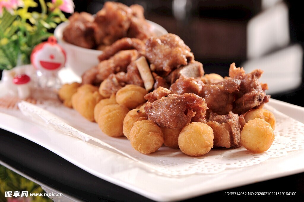 香酥排骨配黄金小土豆