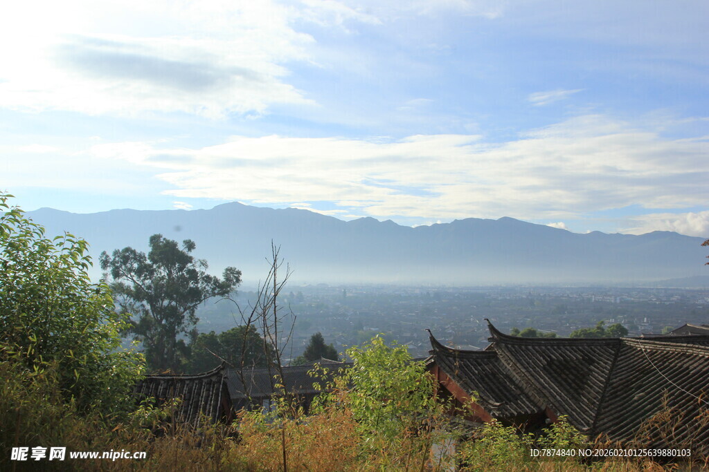 山间村落 云雾缭绕美景