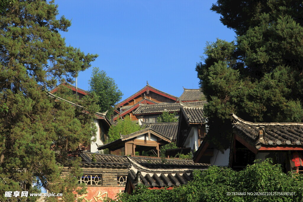 山林中的中式古宅