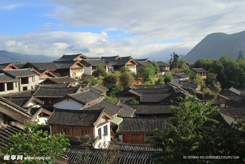 古村落全景 青山环绕民居