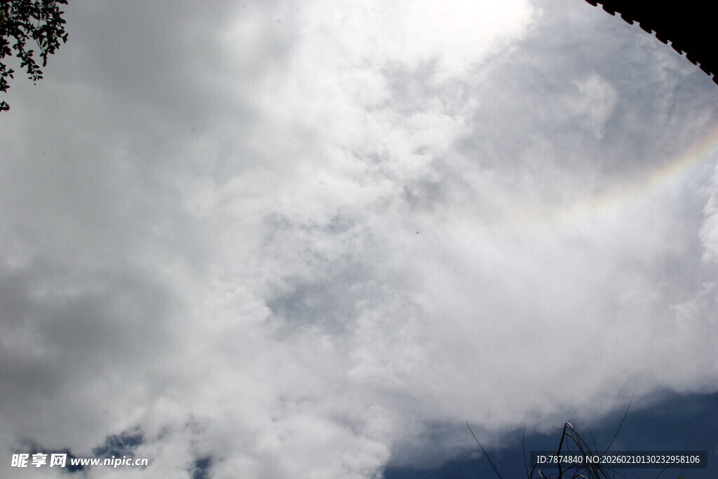 天空中的美丽彩虹