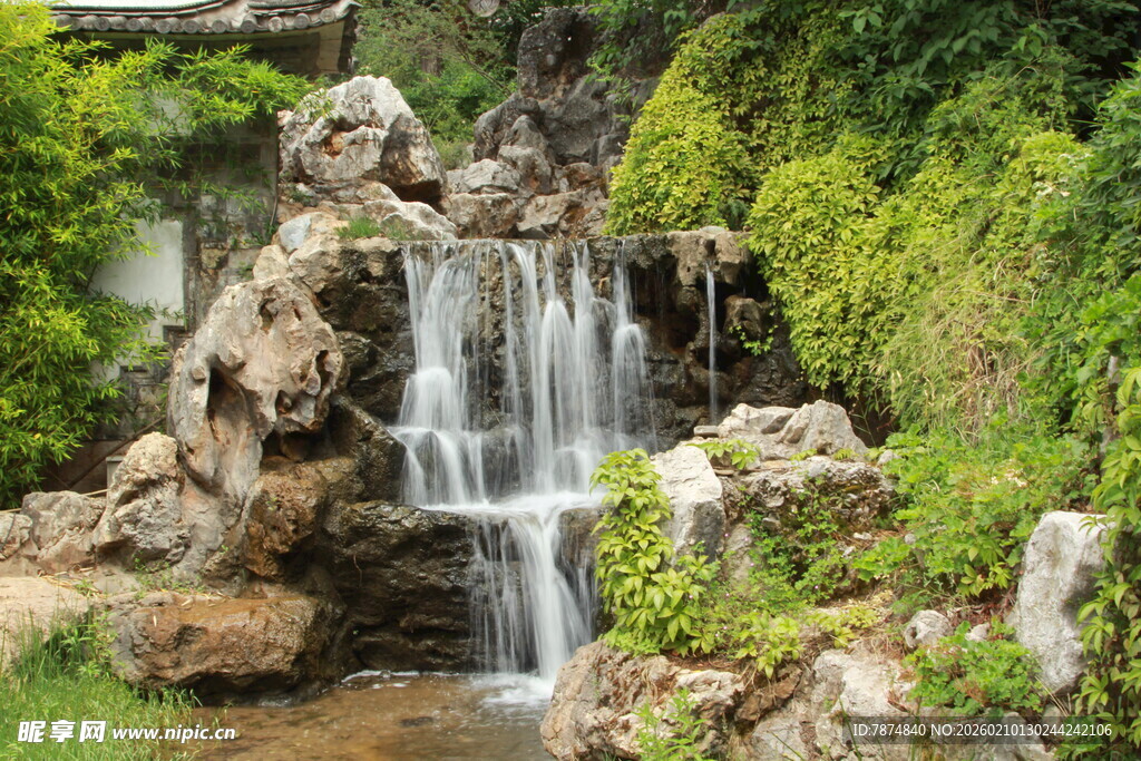 中式园林假山瀑布景观