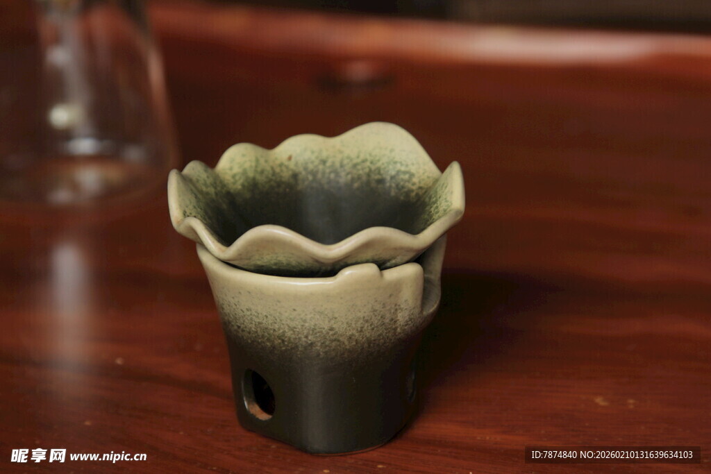 莲花造型陶瓷杯