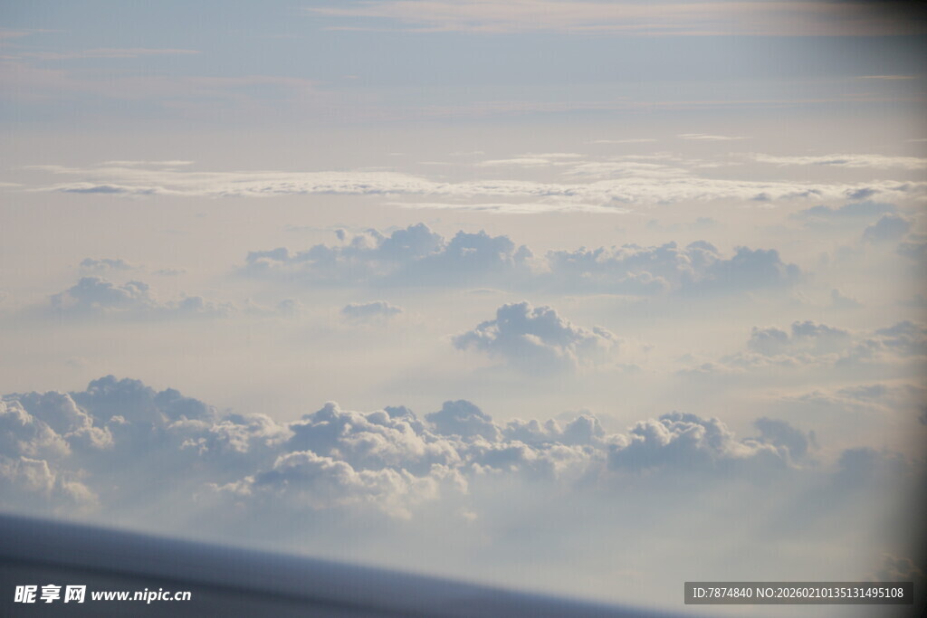 机窗外的云海美景