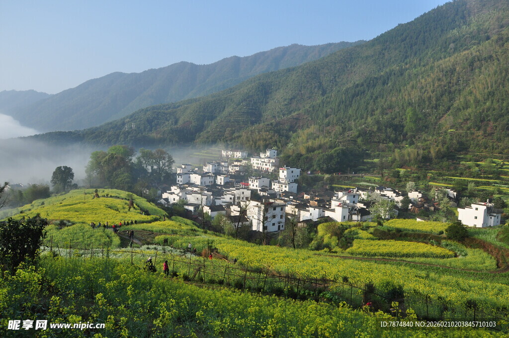 婺源山间村落 田园风光如画