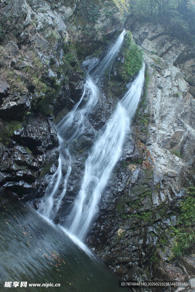 婺源山间瀑布美景