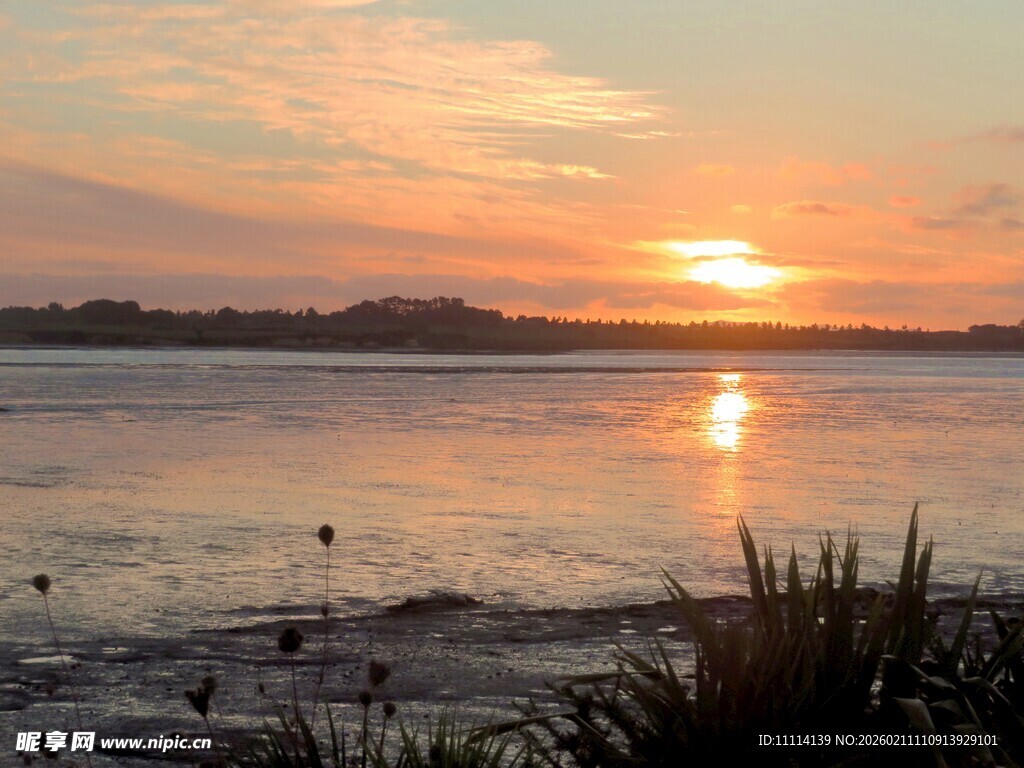 海滨绝美日落景观