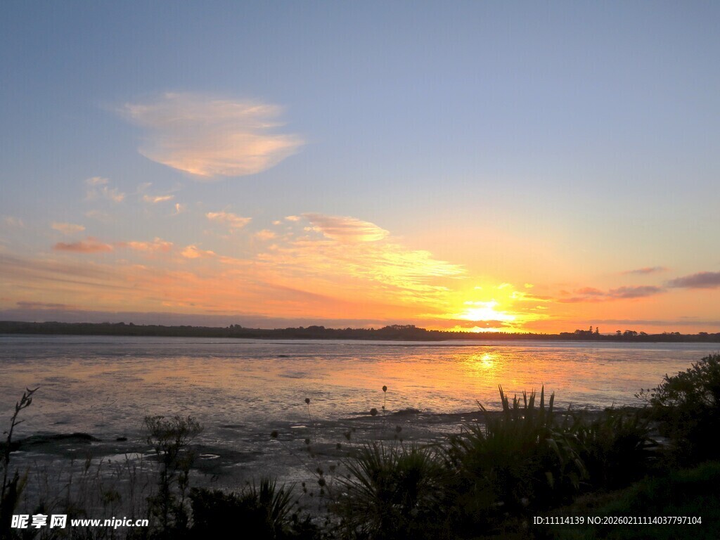 海滨绝美日落景观