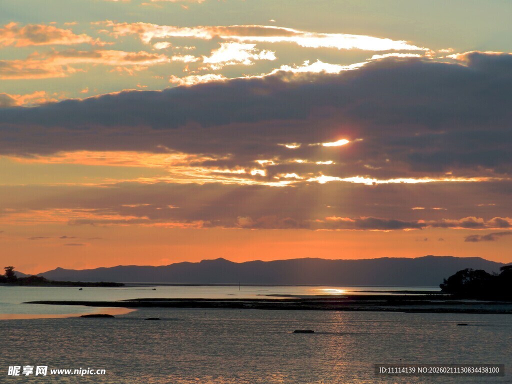 海边壮丽日落景观
