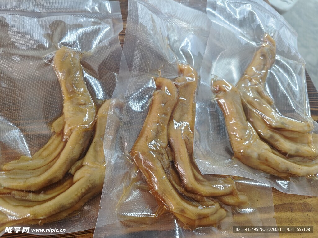 真空包装的人参干货