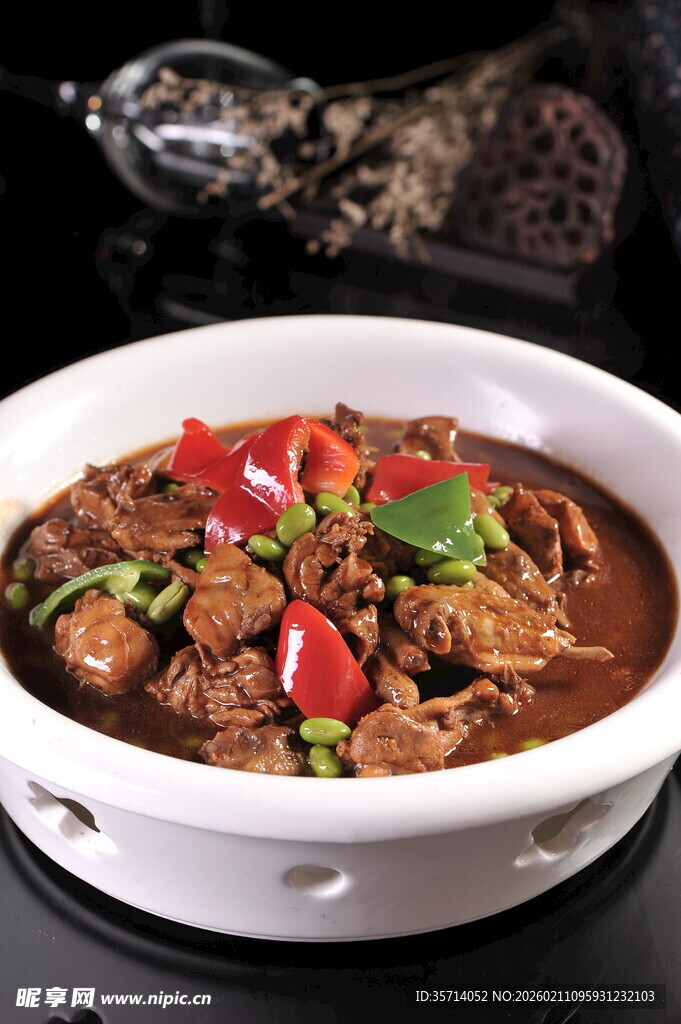 美味红烧鸡块砂锅料理