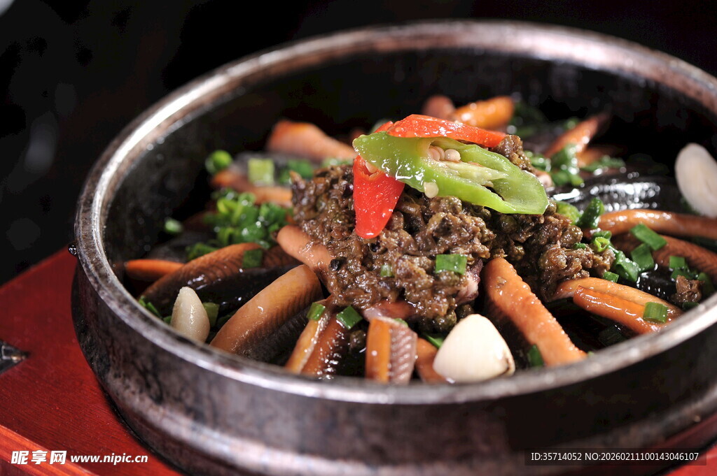 石锅黄鳝 色泽诱人