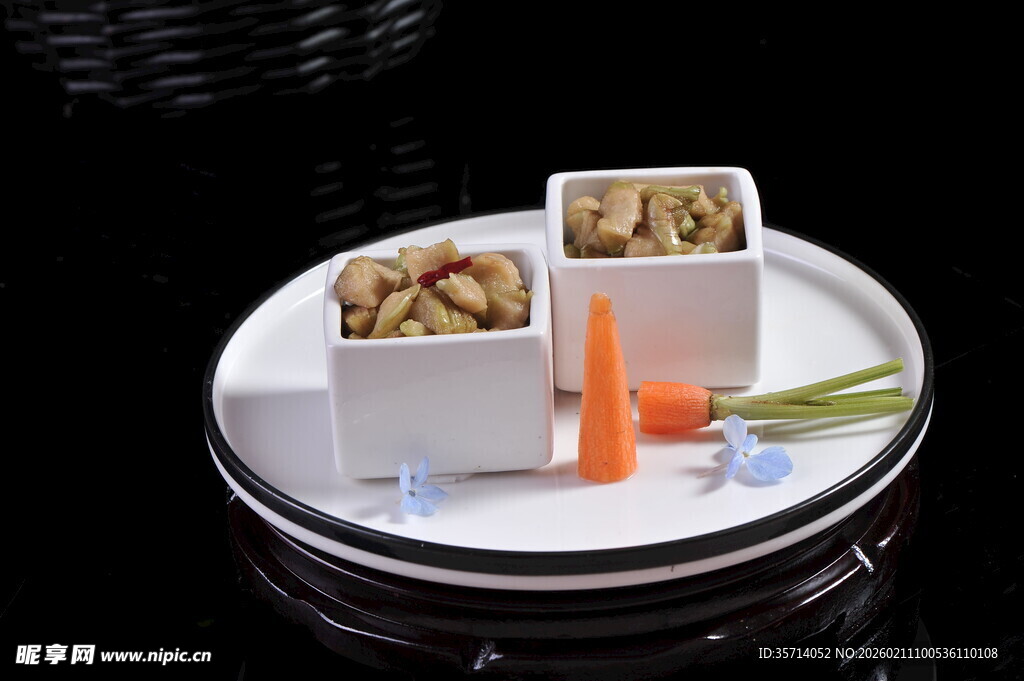 精致双格坚果盘配时蔬