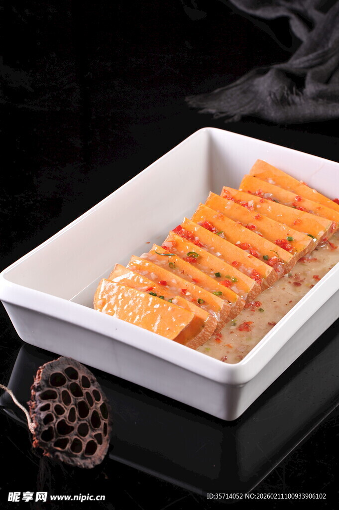 方形盘中美味芝士焗南瓜