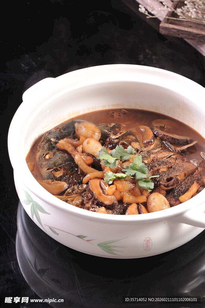 香浓海鲜鱼头炖菜