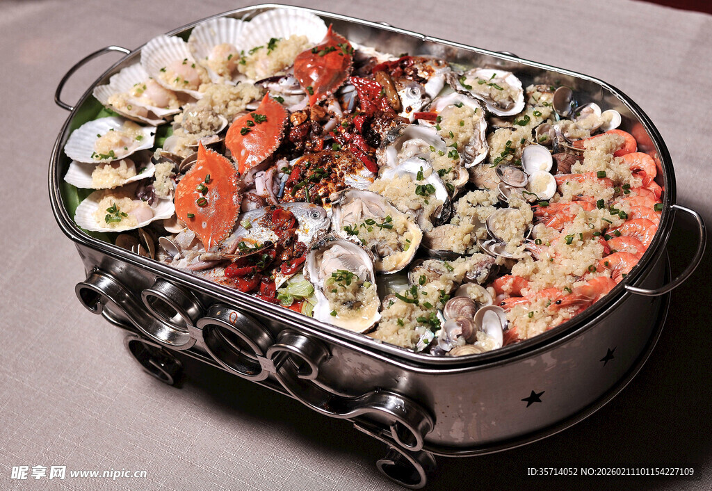 丰盛多样的美味拼盘