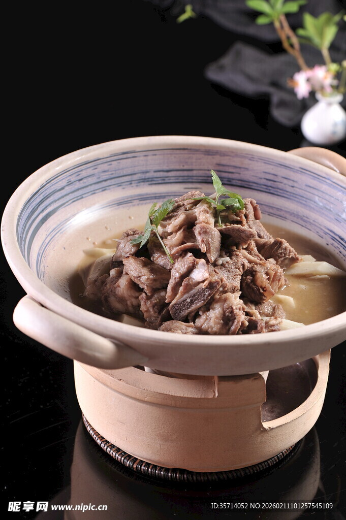 砂锅牛肉煲美味诱人