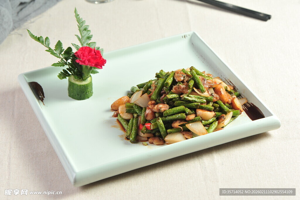 美味豆角炒肉摆盘精致