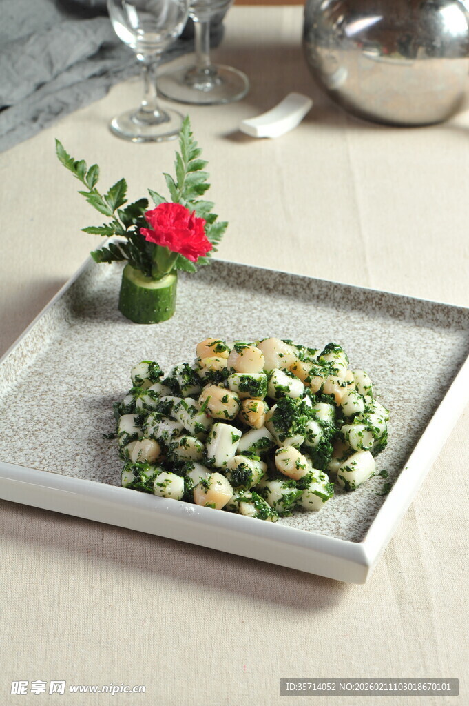 精致摆盘的美味蔬菜菜肴