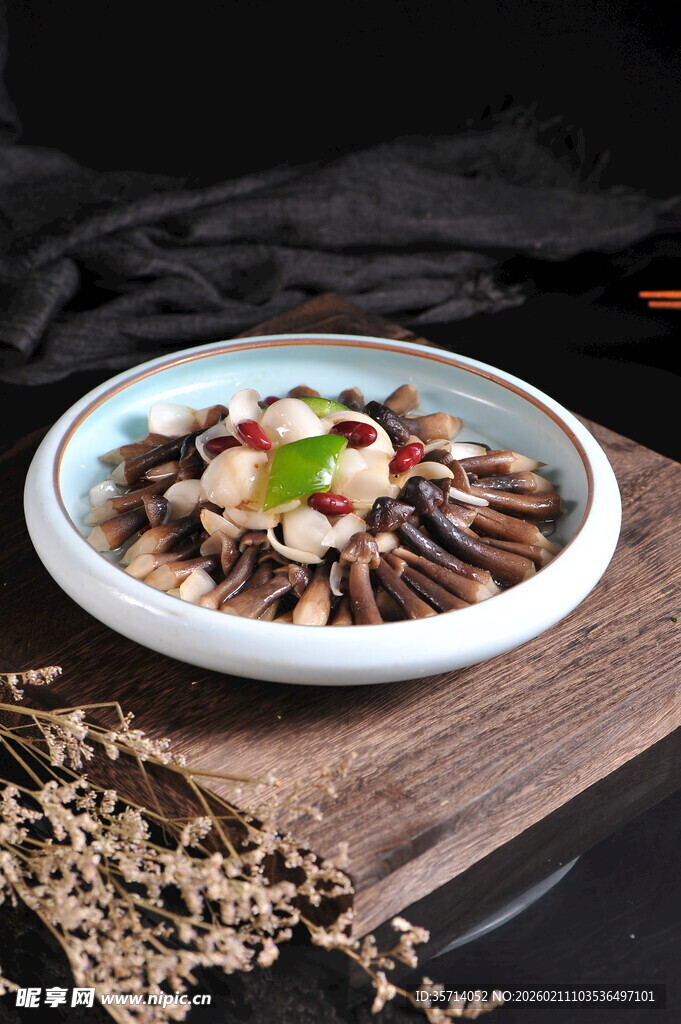 美味菌菇拼盘鲜香诱人