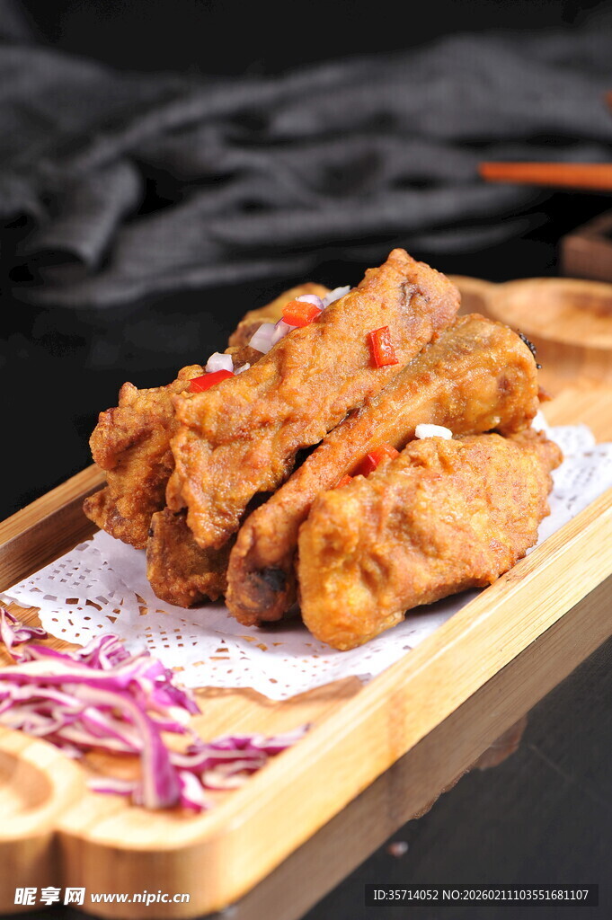 香酥炸排骨美味诱人