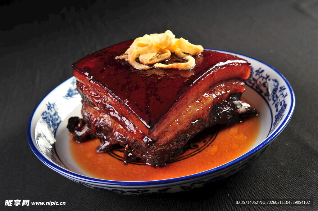 美味东坡肉色泽诱人