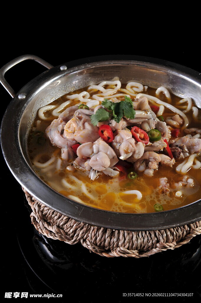 美味鲜香牛蛙炖菜浓汤