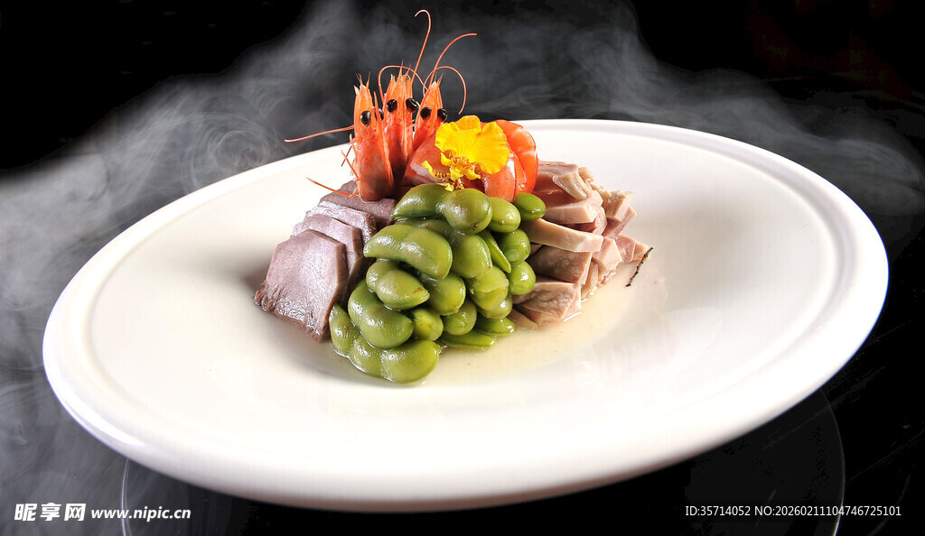 精致摆盘的特色美食