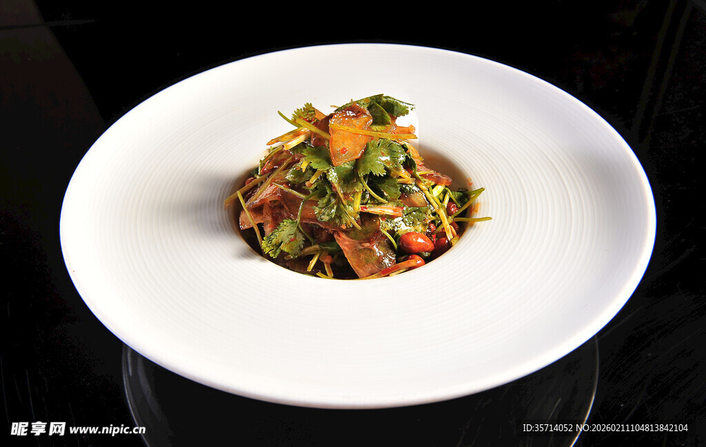 美味牛肉料理摆盘