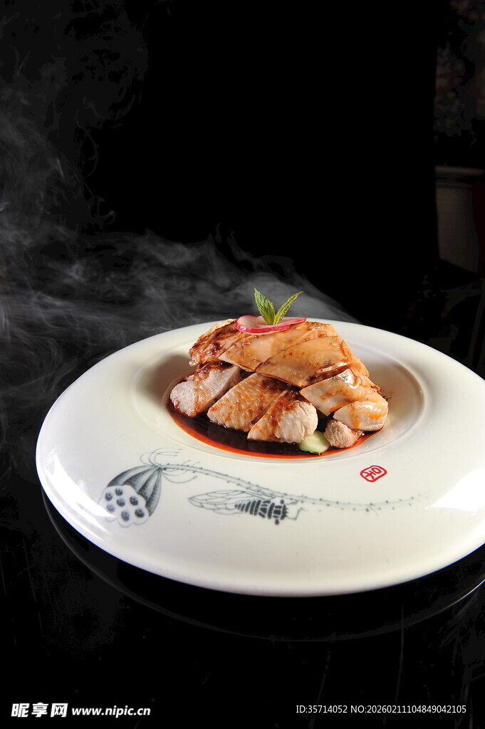 美味卤味鸡肉摆盘展示