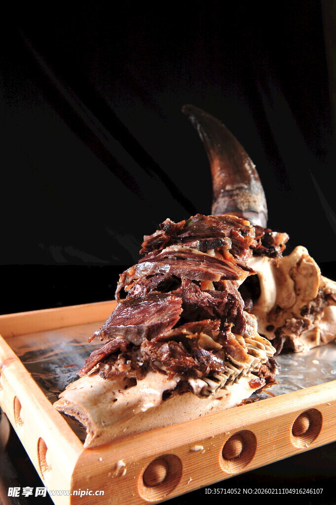 特色熏制牛头 风味独特