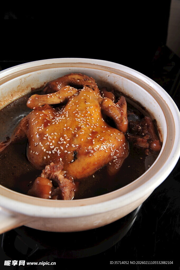 砂锅炖整鸡