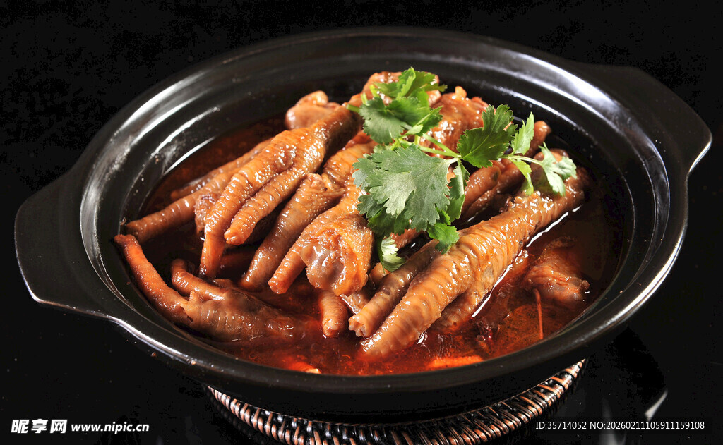 香辣美味鸡爪煲