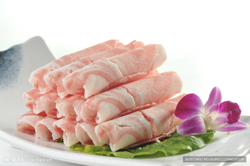 鲜嫩羊肉卷摆盘精致