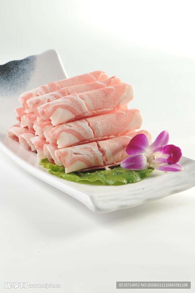 鲜嫩牛肉卷摆盘精致