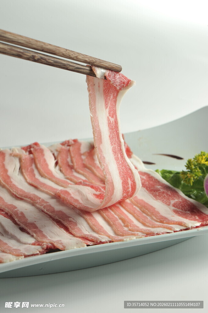 鲜切羊肉卷 筷子轻夹起