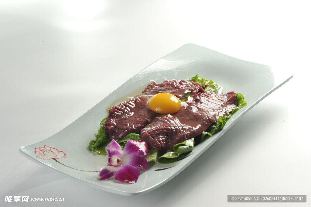 腰花配兰花点缀