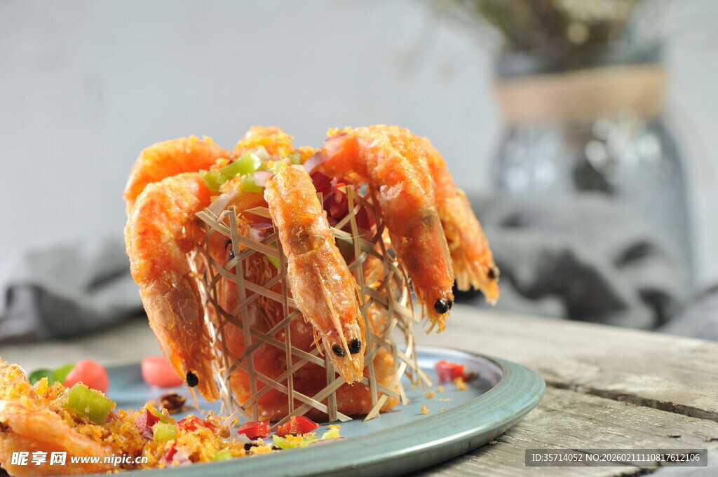 美味炸虾摆盘精致诱人