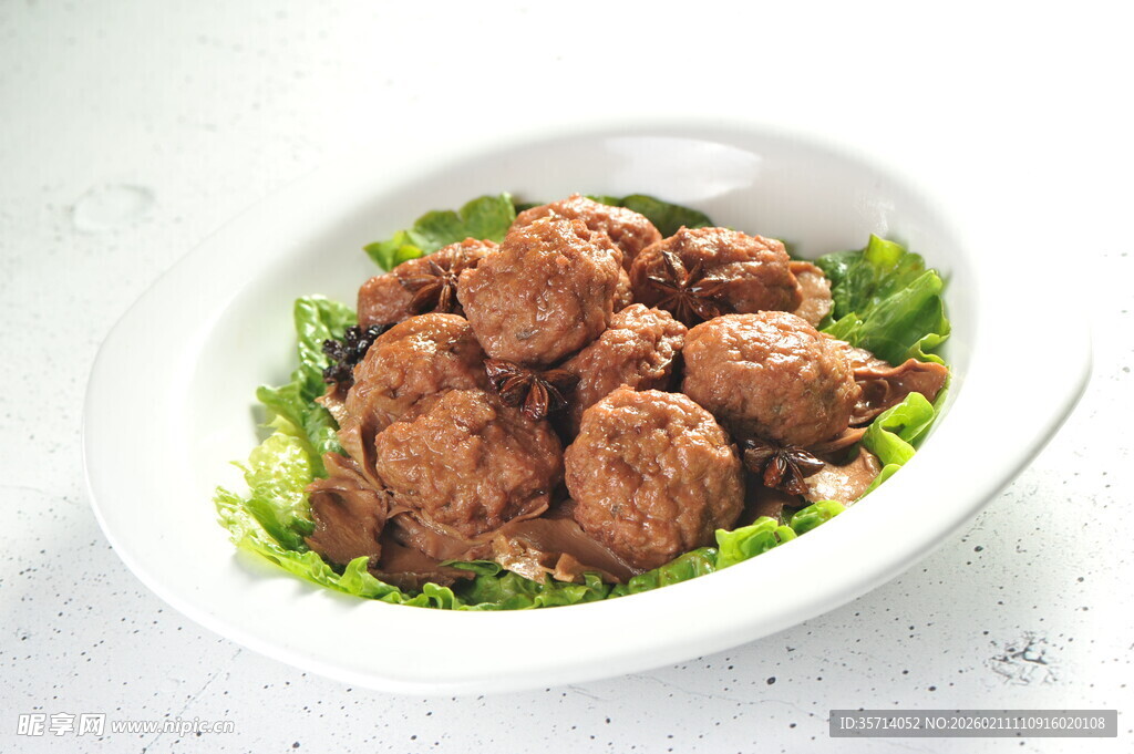 美味肉丸配生菜